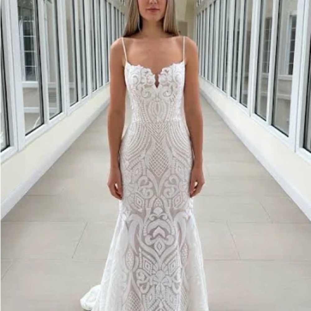 Blush by Hayley Paige bridal gown/matching veil. Altered to be about a size 4.